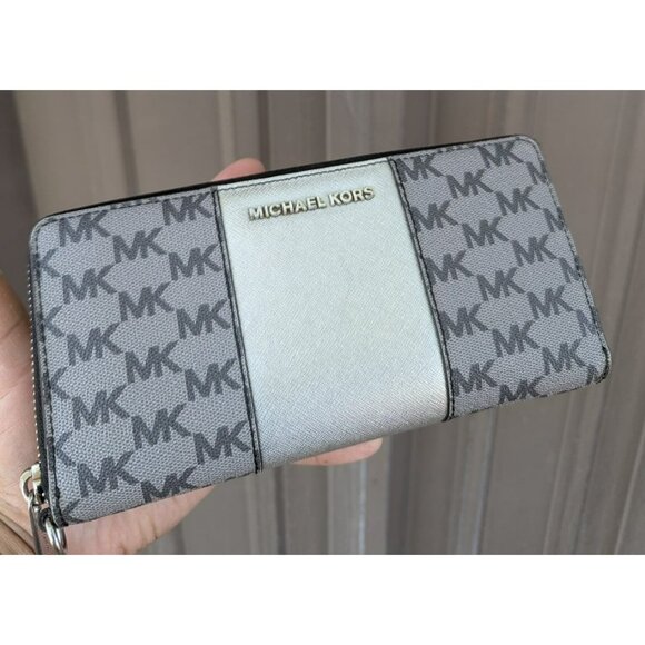 FINAL PRICE DROP Michael Kors Large Zip Around Wallet MK Signature Gray Silver - Picture 12 of 12